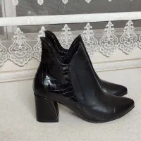 پوتین چرم صنعتی سایز 37درحدنو