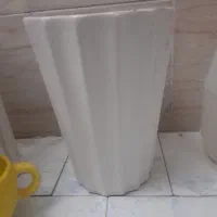 گلدون سفالی و پلاستیکی
