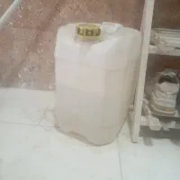 پنج تا بشکه اب ۲۰ لیتری جنس قدیمی محکم