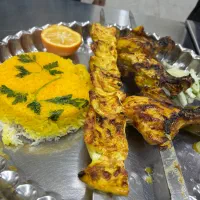 شاطر برایه کبابی کارگر ماهر در کبابی اقا و خانوم