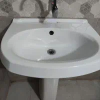 روشویی بزرگ‌ پایه دار