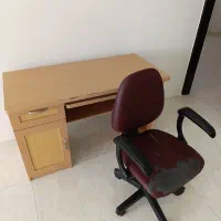 میز تحریر و کامپیوتر با صندلی
