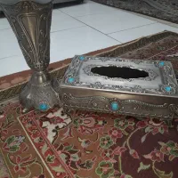 گلدون وجادستمال کاغذی پیوتره درحدنو  و۲عدد تزینی
