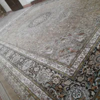 یک تخته فرش ۷۰۰ شانه رنگ کاکائویی با تراکم ۲۵۵۰