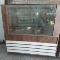 ویترین پیشخوان مغازه