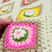 روتختی دست‌ساز یزد بهمراه بالشت