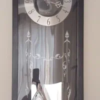 ساعت دیواری پاندول دار کوارتز ، سالم و شیک .