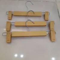 تعدادی آویز شلوارفقط دونه ای25000تومن