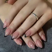 کاشت ناخن و آموزش حرفه ای