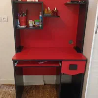 میز تحریر و کامپیوتر