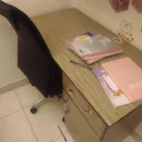 تخت خواب.پاتختی.میز تحریر.کتاب خانه