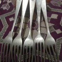 ۵عددچنگال نقره باوزن۱۵۰گرم و۲چنگال عتیقه