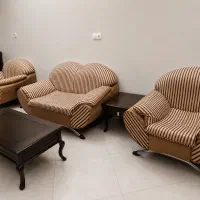 فروش فوری مبل راحتی ۷ نفره  و نهارخوری ۴ نفره