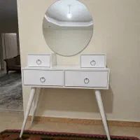 فروش آینه و کنسول چهار کشو بسیار سالم