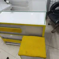 میزویترین ودوقفسه چهار درب ویک صندلی