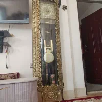 اینه و شمعدان و ساعت ایستاده