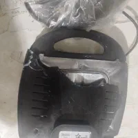 یک عدد ساندویچ ساز دیسینی