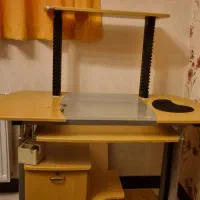 میز کامپیوتر و صندلی و پرینتر