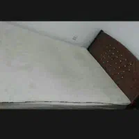 اسکلت دور تخت