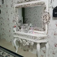 آیینه وکنسول بسیار تمیز