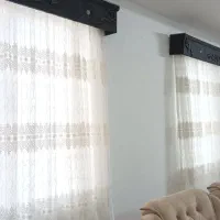 پرده و کتیبه و میله