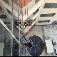 کار در ارتفاع بدون داربست(شستشو،عایقوچسپ دور پنجره