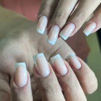 اموزش و خدمات کاشت ناخن ب سبک روسی