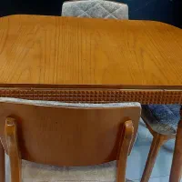 میز نهار خوری در حد نو