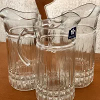 تعدادی ظروف پذیرایی