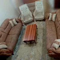 مبل ۸ نفره سالم و در حد نو (تختخواب‌شو)