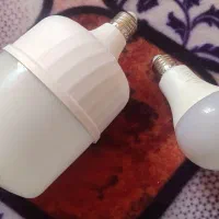 دو عدد لامپ ۱۸ و ۴۰ وات