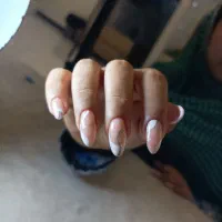 کاشت ناخن و طراحی