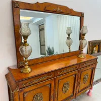 آینه و میز کنسول بسیار تمیز و در حد نو شیک و خاص