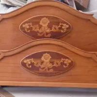 تختخواب چوبی و فنس باغی