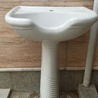 رو شو و سر شور ایستاده