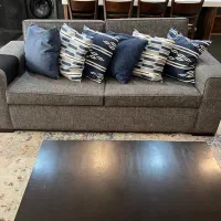 مبل تمام پارچه و میز و صندلی نهار خوری در حد نو