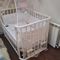 تخت کنار مادر