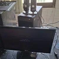 کامپیوتر رومیزی با لوازم جانبی