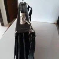 کیف چرم صنعتی با قفل های رمز دار فلزی