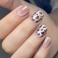 کاشت ناخن فقط۳۰۰