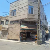 ملک مسکونی بهمراه ۲ باب مغازه تجاری