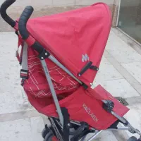 کالسکه و کریر قرمز رنگ
