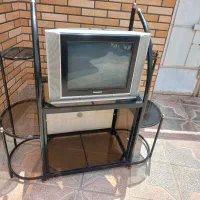 تلویزیون و میز