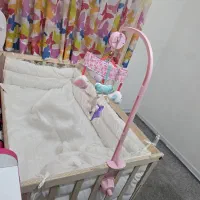 گهواره کنار تخت مادر