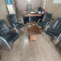 صندلی انتظار  و میز وسط