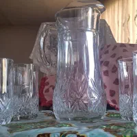 تعدادی ظروف سرو و آشپزخانه