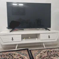 میز تلویزیون  سفیدبسیار تمیز وبا کیفیت