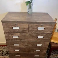 دراور و میزتوالت و پاتختی چوبی سالم تخفیفم داره