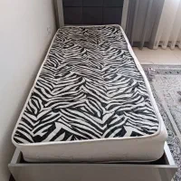 تخت خواب و دراور و آینه