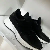 به جفت کتونی